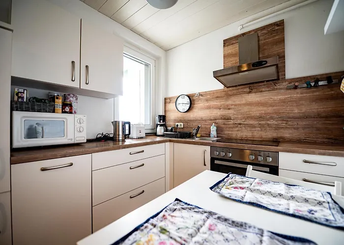 Apartment Mit Balkon, Perfekt Als Monteurwohnung Oder Stundentenwohnung