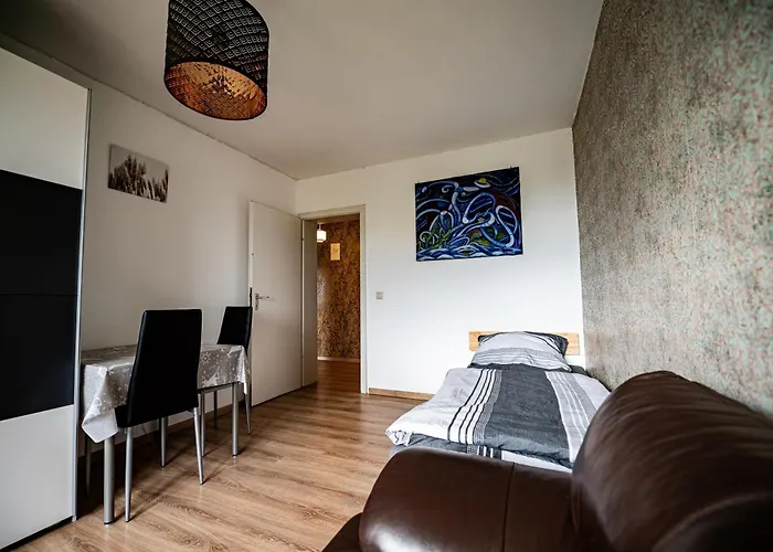 Apartment Mit Balkon, Perfekt Als Monteurwohnung Oder Stundentenwohnung