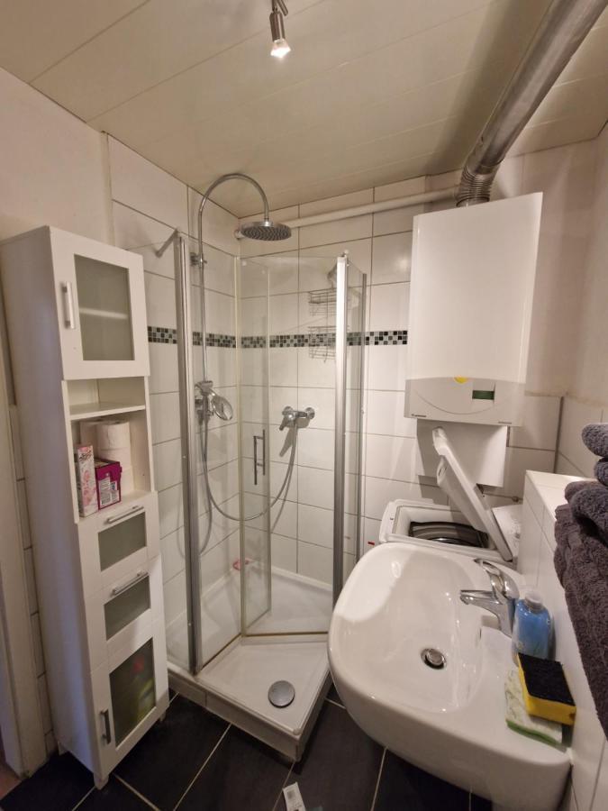 Mit Balkon, Perfekt Als Monteurwohnung Oder Stundentenwohnung