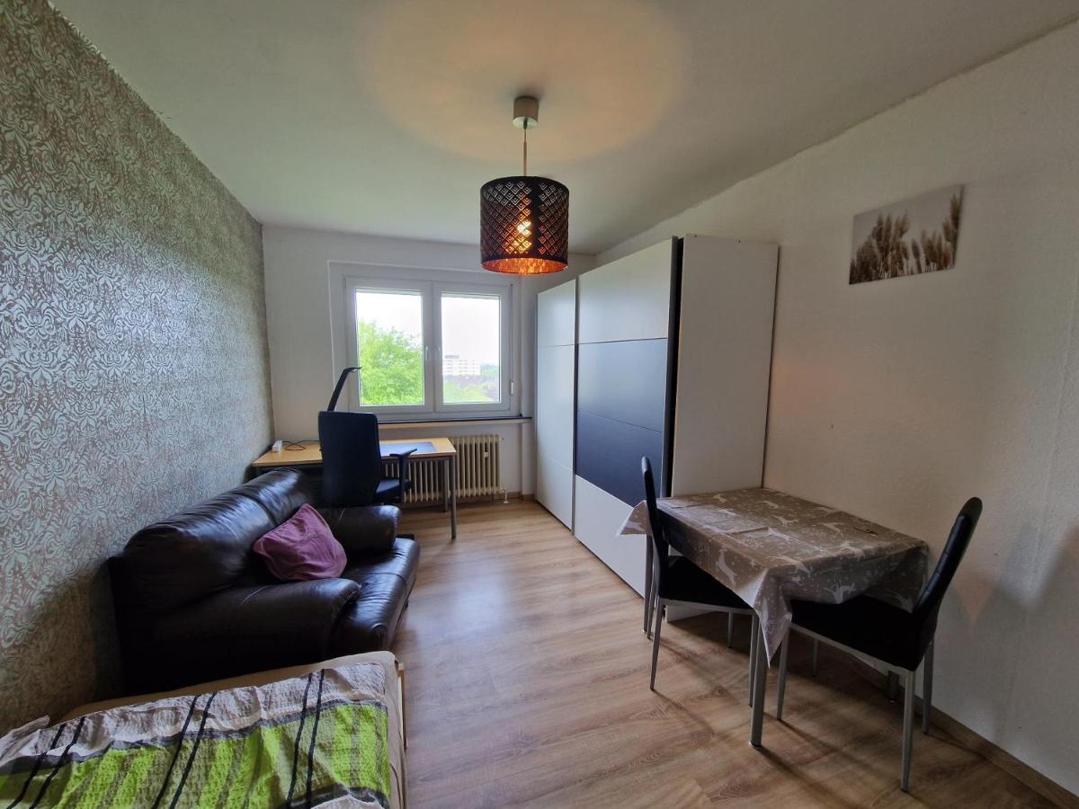 Mit Balkon, Perfekt Als Monteurwohnung Oder Stundentenwohnung Springe