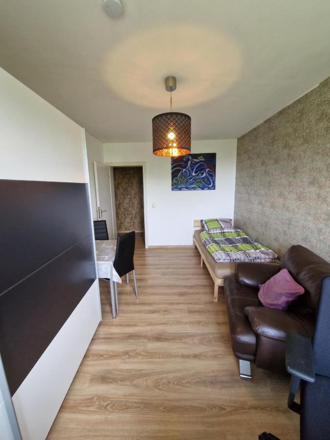 Mit Balkon, Perfekt Als Monteurwohnung Oder Stundentenwohnung