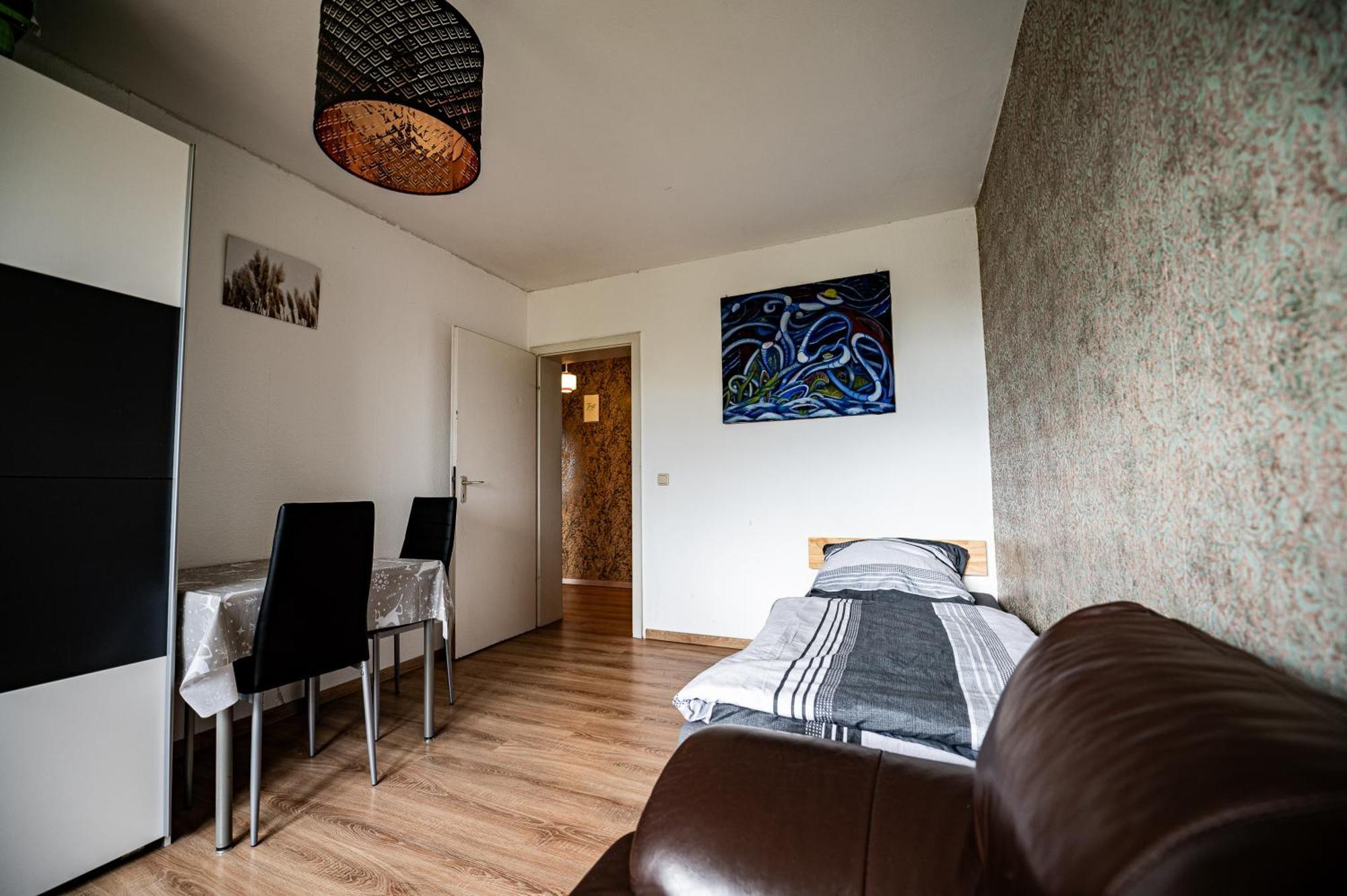 Appartement Mit Balkon, Perfekt Als Monteurwohnung Oder Stundentenwohnung *