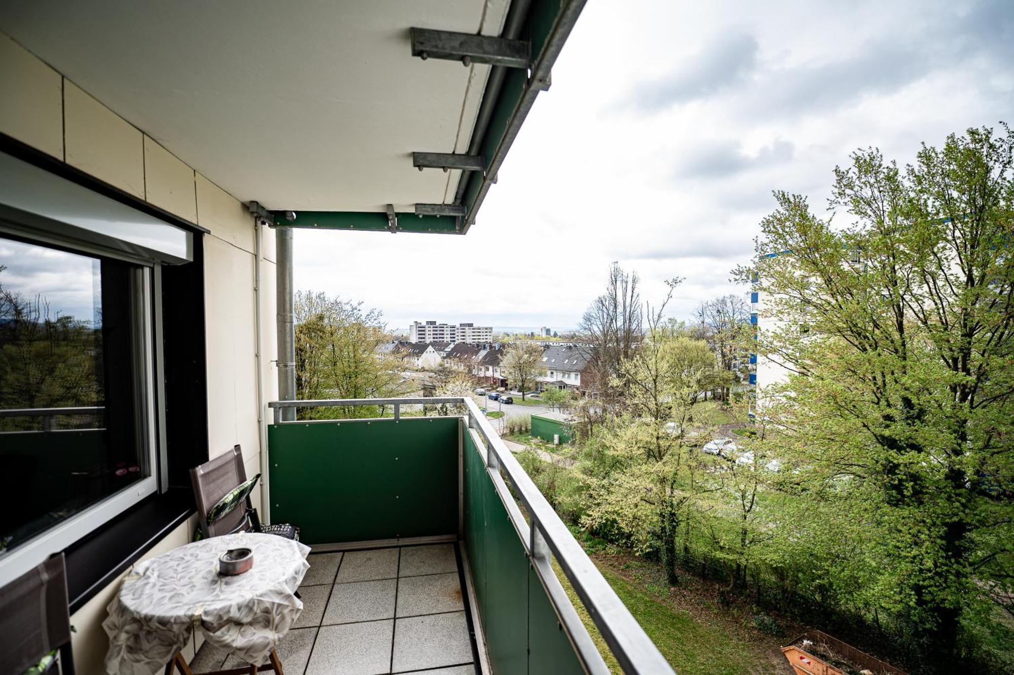 Mit Balkon, Perfekt Als Monteurwohnung Oder Stundentenwohnung Springe